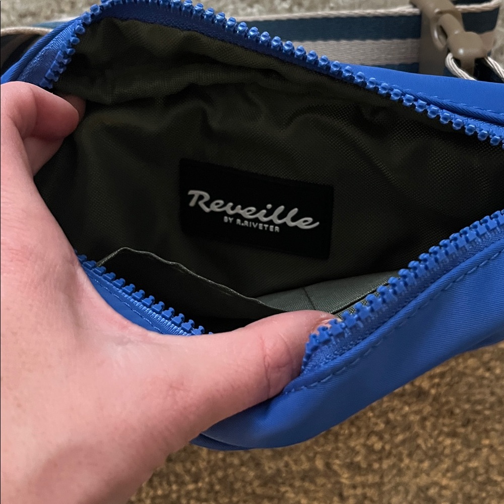 R Riveter belt bag - Picture 2 of 4